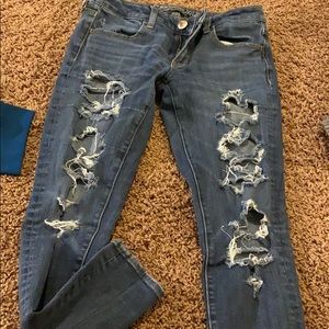 Super cute ripped American eagle jeans